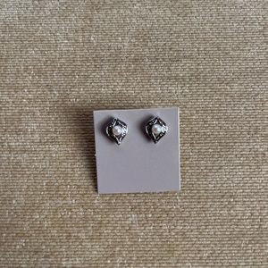 VINTAGE (1985) AVON ROMANTIC ENSEMBLE PIERCED EARRINGS